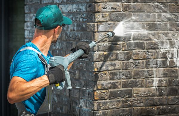 Commercial Building Washing in North Port