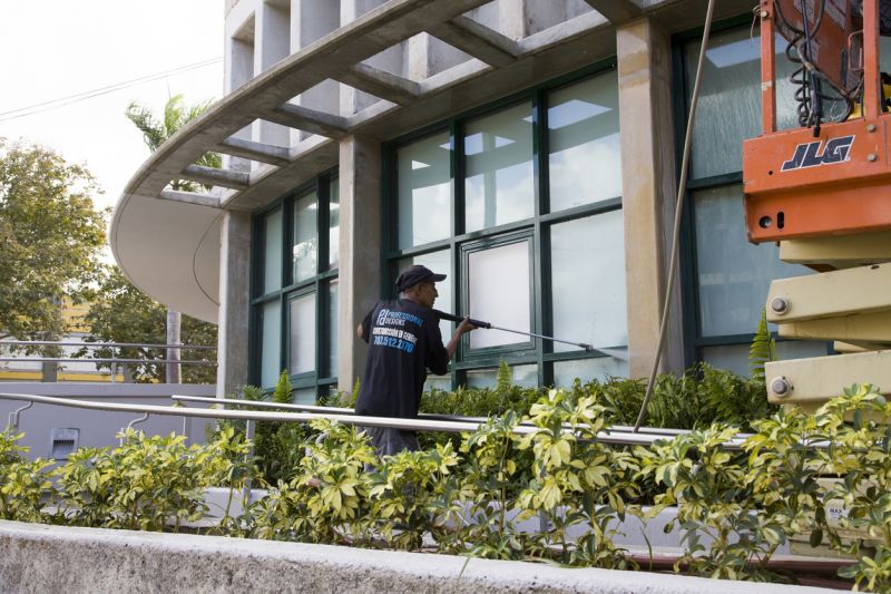 Powerwashing of Commercial Property